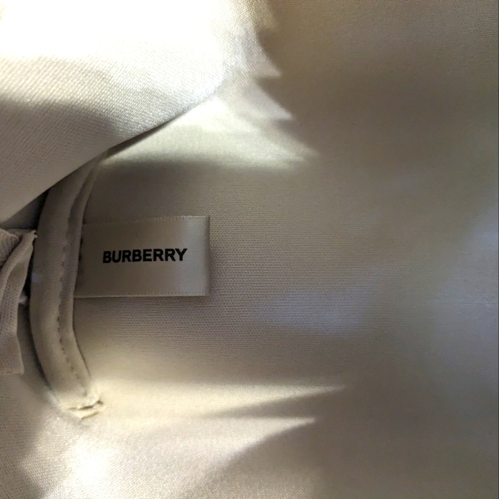 Burberry - Picture 10 of 11